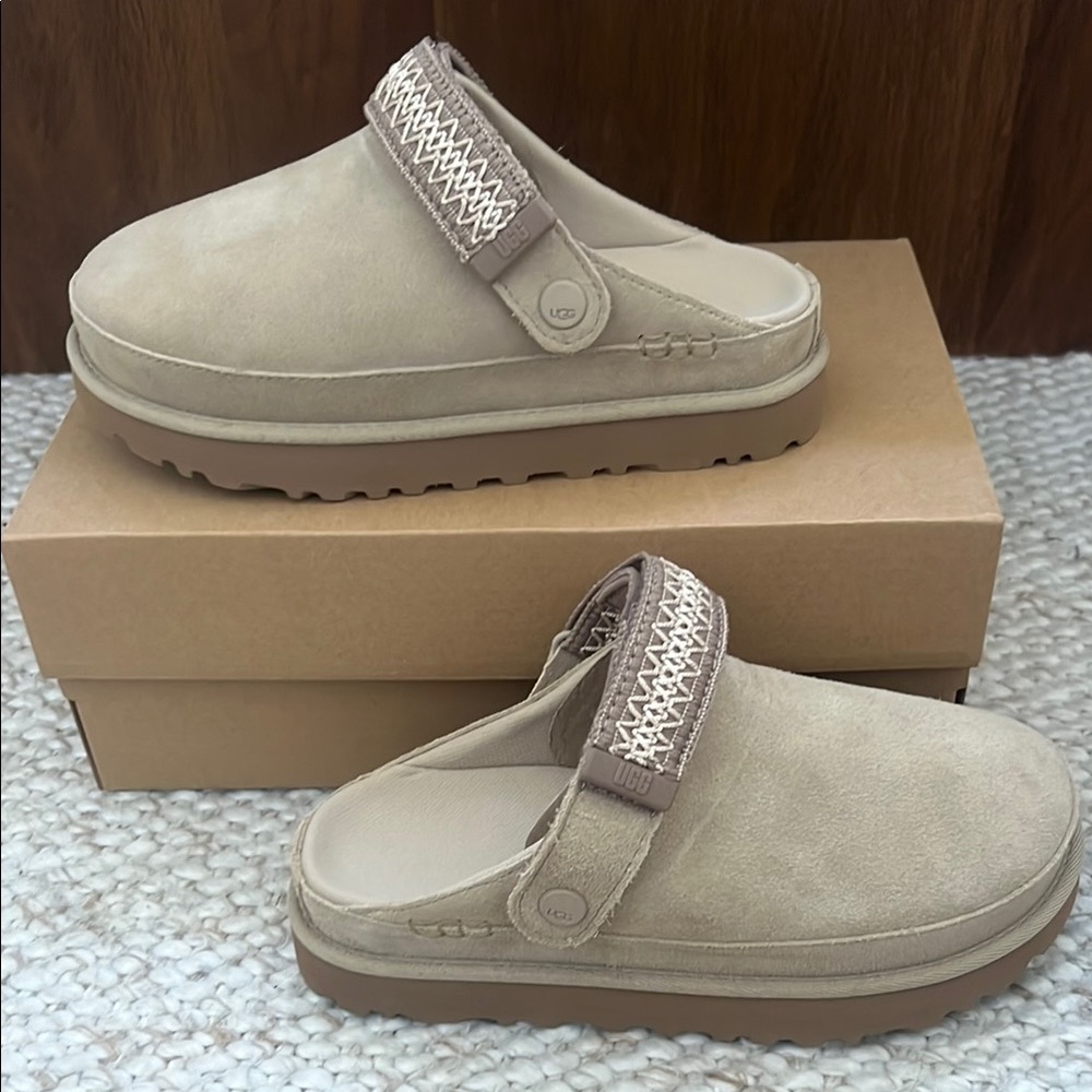UGG Women's Goldenstar Braid Clog - Mustard Seed